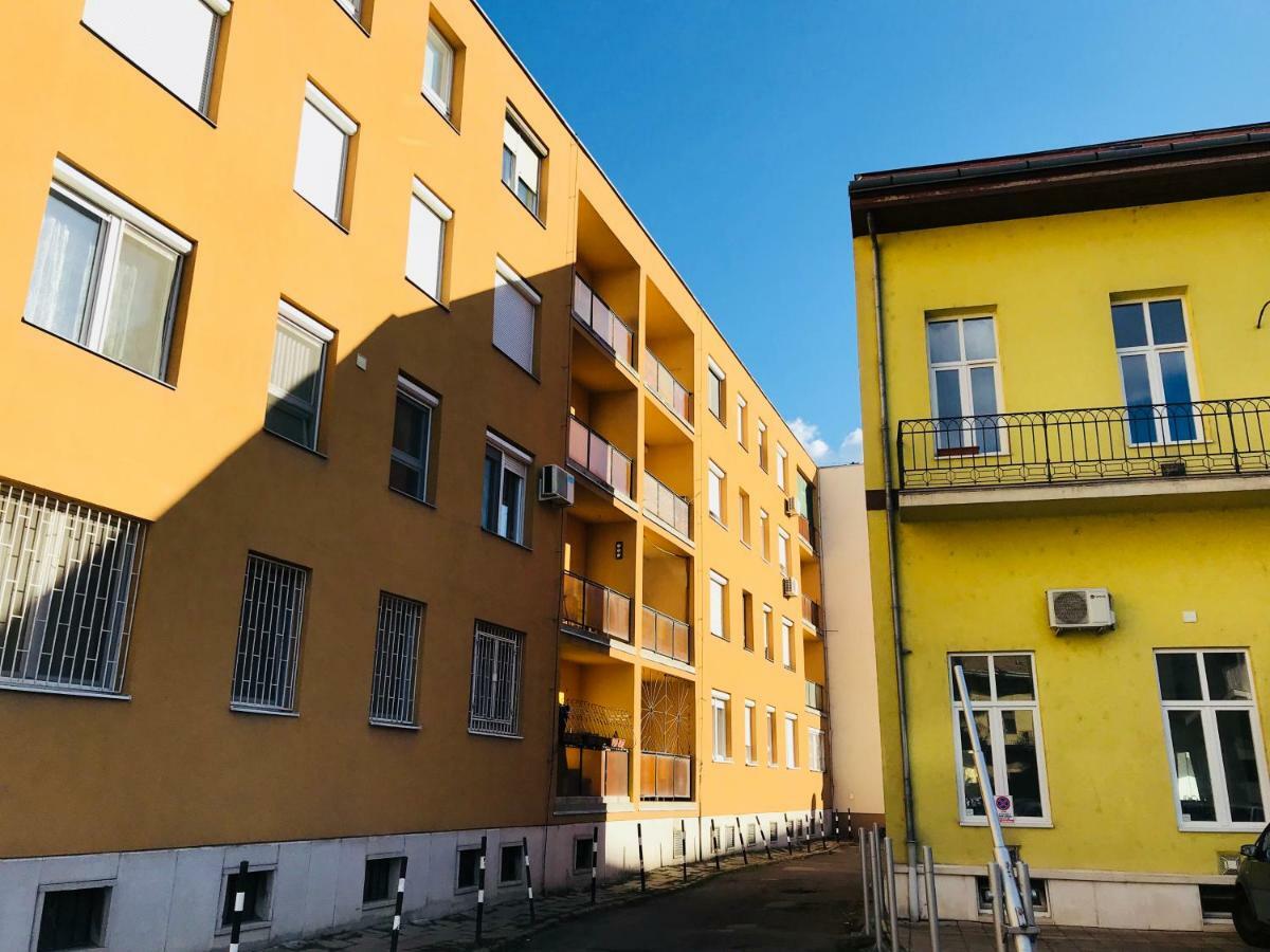Ella Apartman Debrecen Extérieur photo