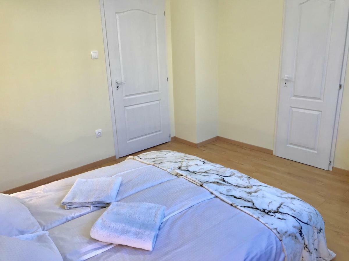 Ella Apartman Debrecen Extérieur photo